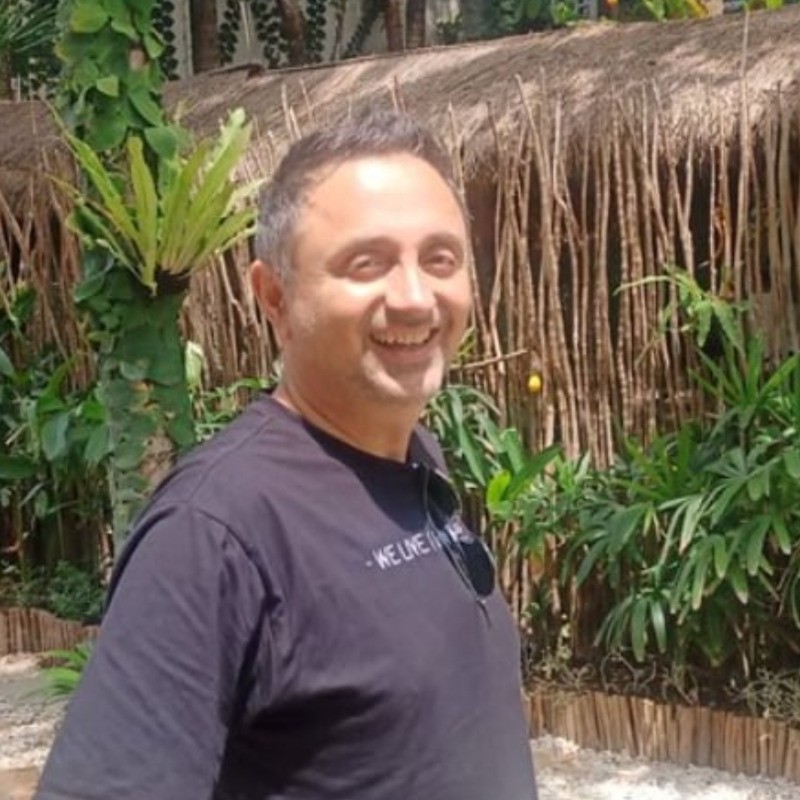 Kon M.